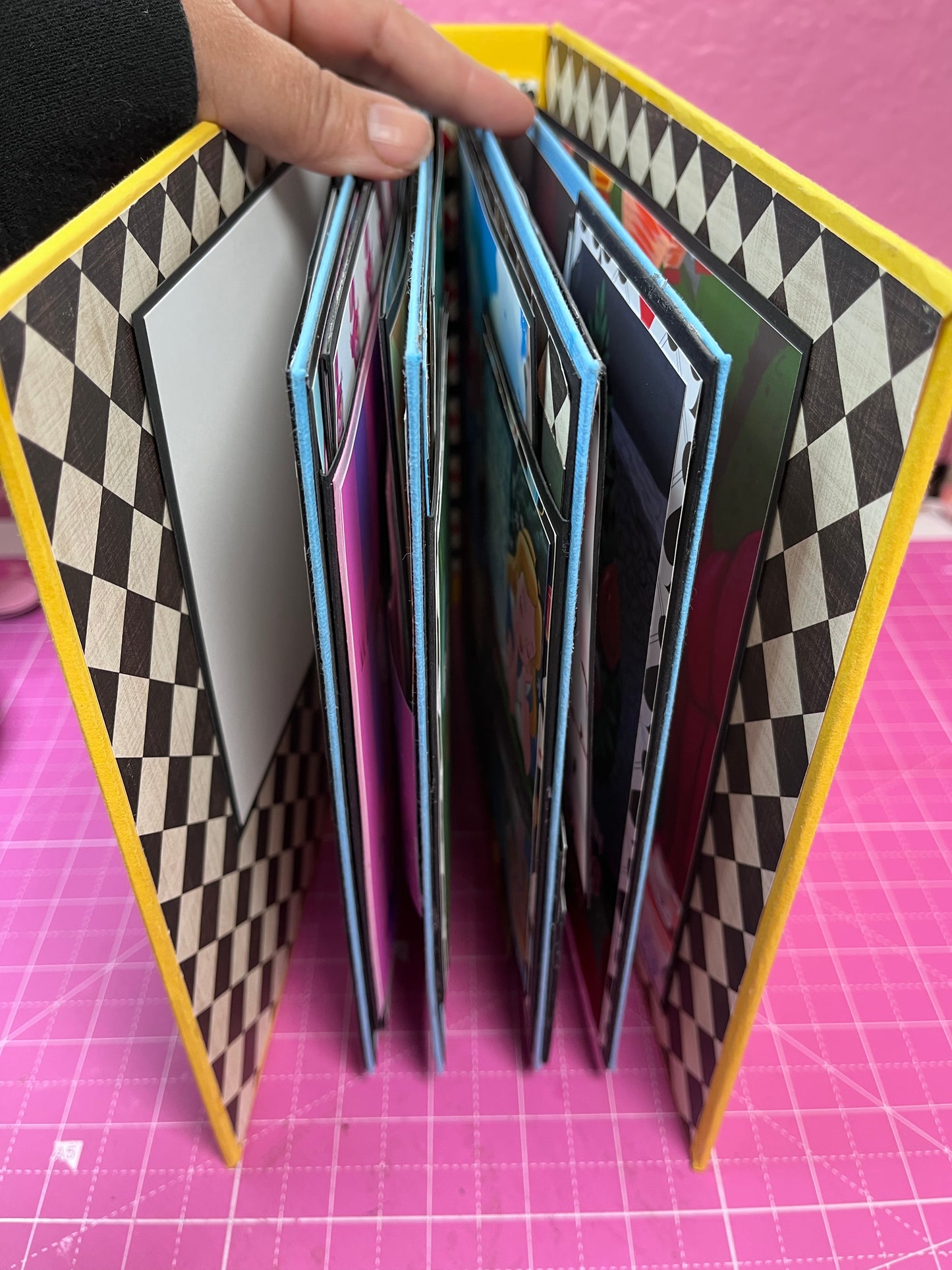 Wonderland - Scrapbook Album - Tutorial