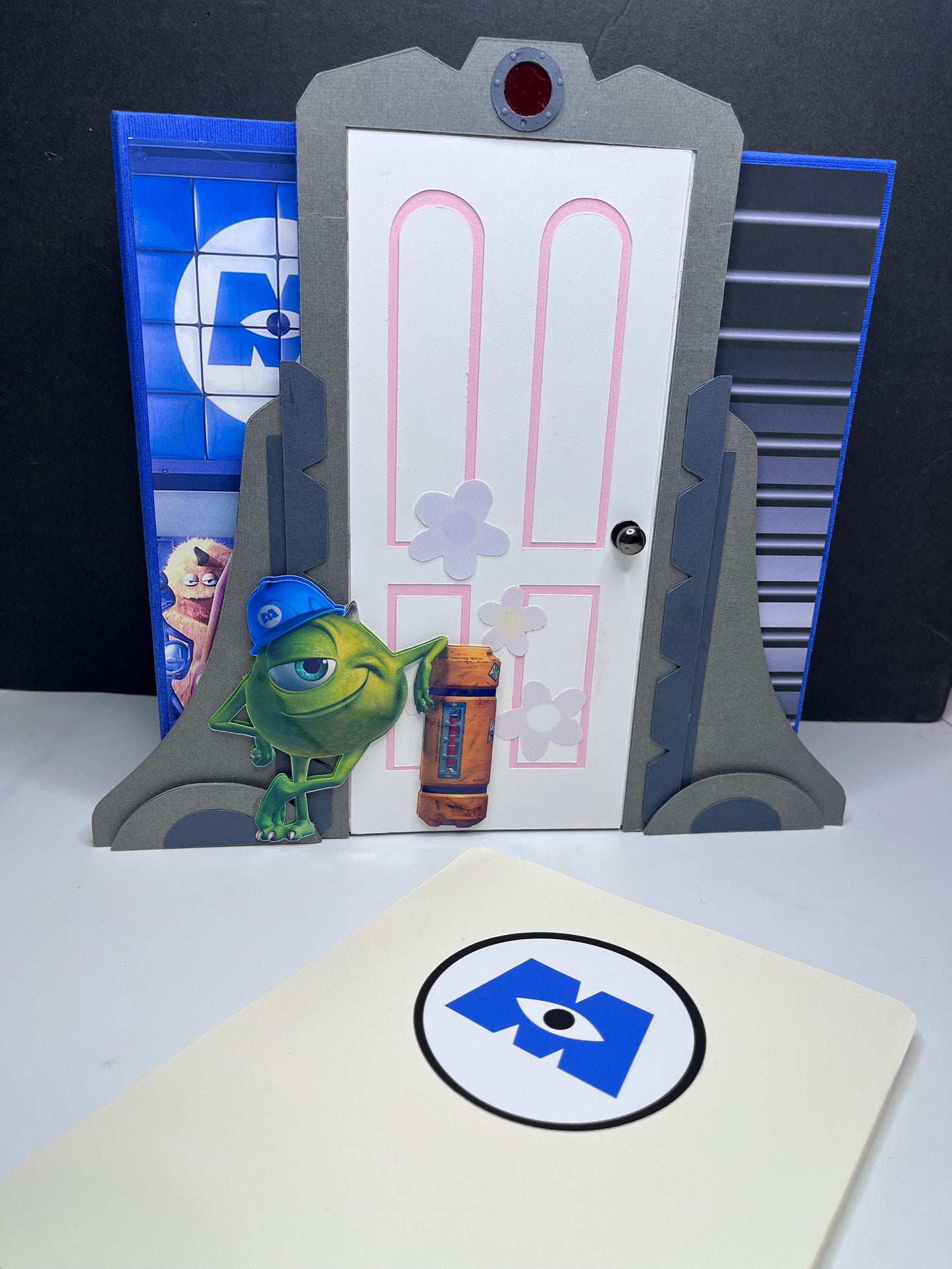 Welcome to the Scare Floor! - Scrapbook Tutorial