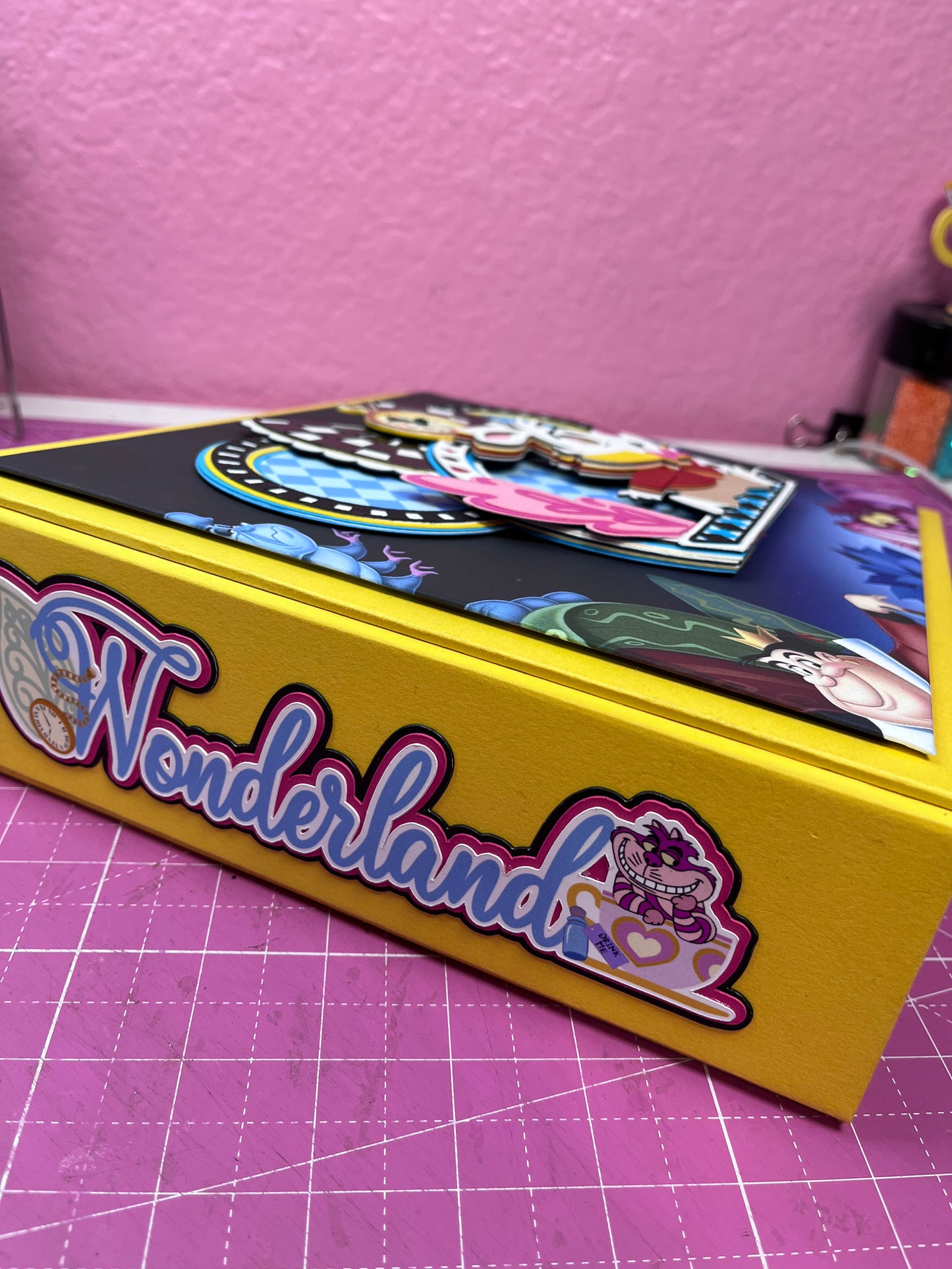 Wonderland - Scrapbook Album - Tutorial