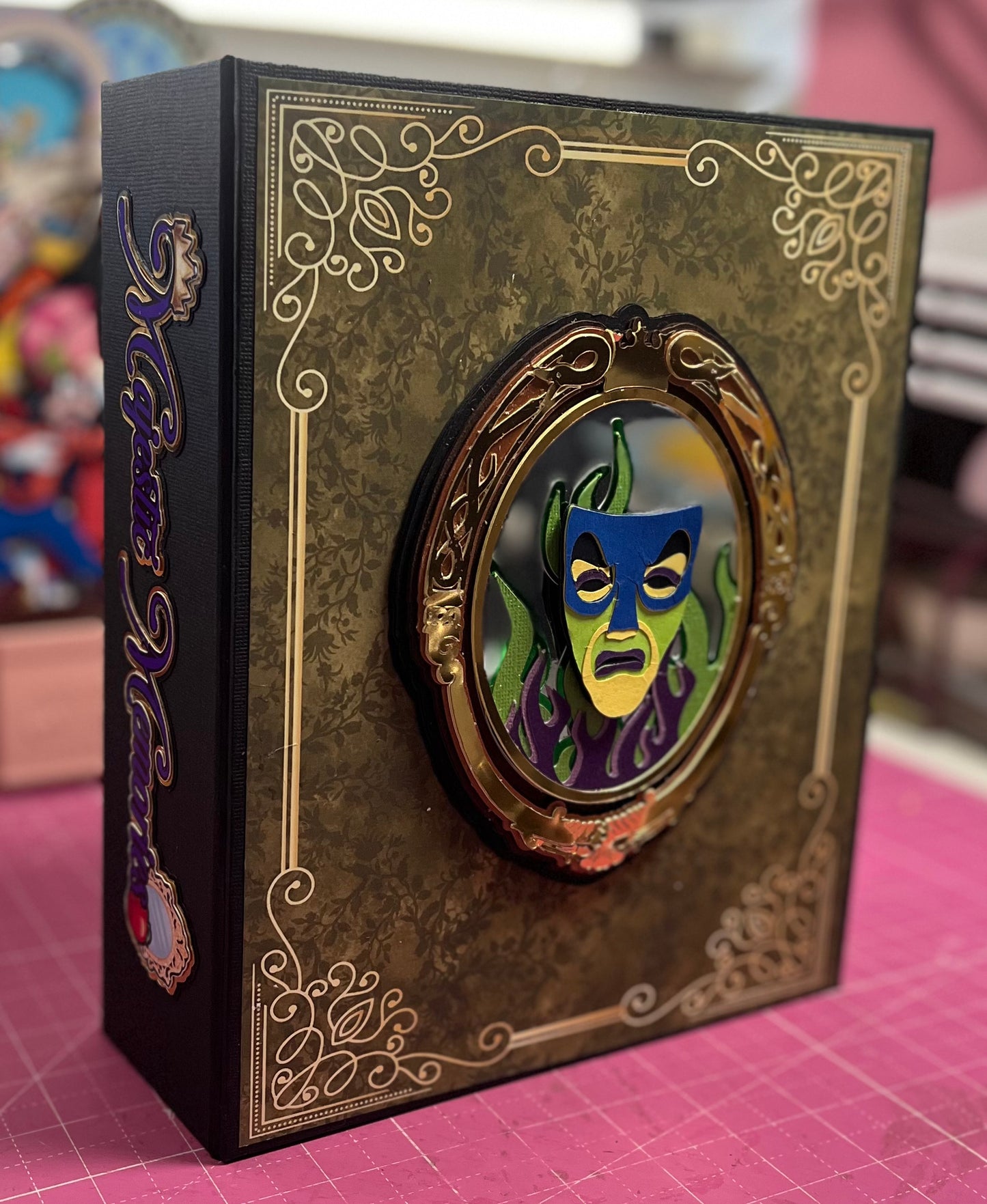 Majestic Memories: The Queen’s Tale -scrapbook tutorial